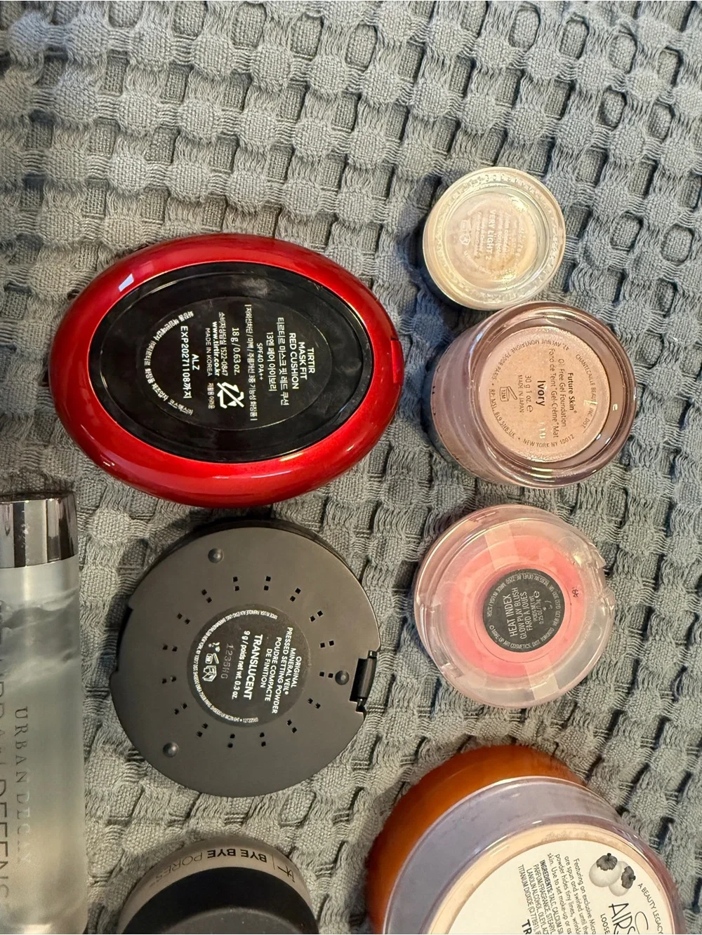 Mixed lot of 15 Foundation Items